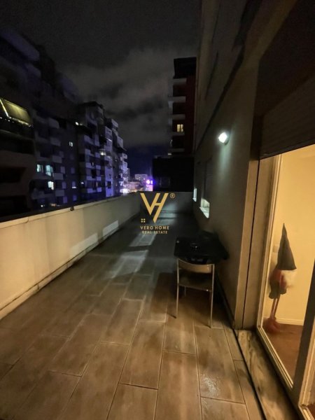 Tirane, jepet me qera apartament 2+1+Ballkon Kati 6, 140 m² 1.000 € (ZOGU I ZI)