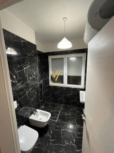 Tirane, jepet me qera apartament 2+1+Ballkon Kati 6, 140 m² 1.000 € (ZOGU I ZI)