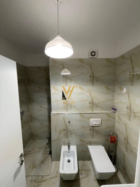 Tirane, jepet me qera apartament 2+1+Ballkon Kati 6, 140 m² 1.000 € (ZOGU I ZI)