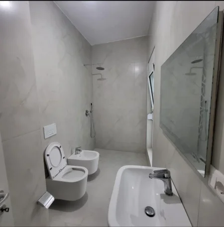 Tirane, jepet me qera apartament 2+1+Ballkon Kati 6, 77 m² 50.000 € (Ali Demi)