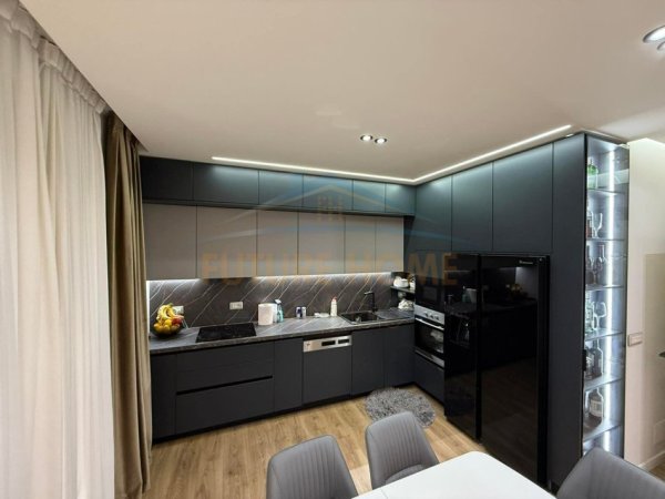 Tirane, shitet apartament 2+1+Ballkon Kati 1, 117 m² 250.000 € (Unaza e Re)