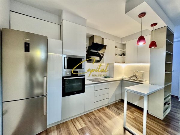 Tirane, jepet me qera apartament 1+1 Kati 10, 70 m² 700 € (KOMUNA E PARISIT)