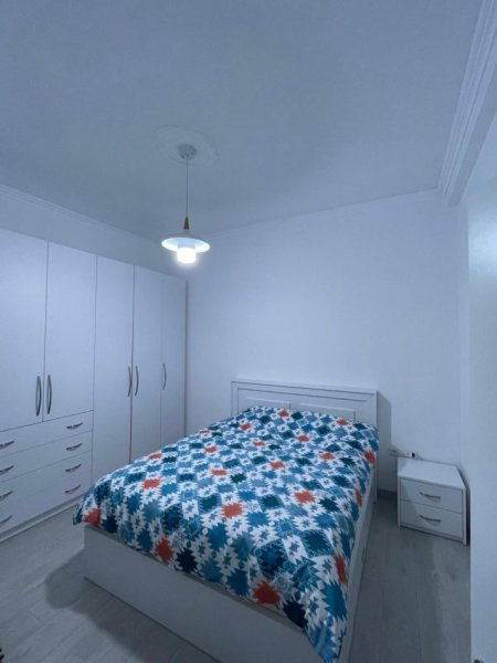 Tirane, jepet me qera apartament 1+1+Ballkon Kati 1, 65 m² 500 € (RRUGA E DIBRES)