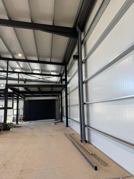 Tirane, jepet me qera ambjent biznesi Kati 0, 1.290 m² 4.000 € (VAQARR)