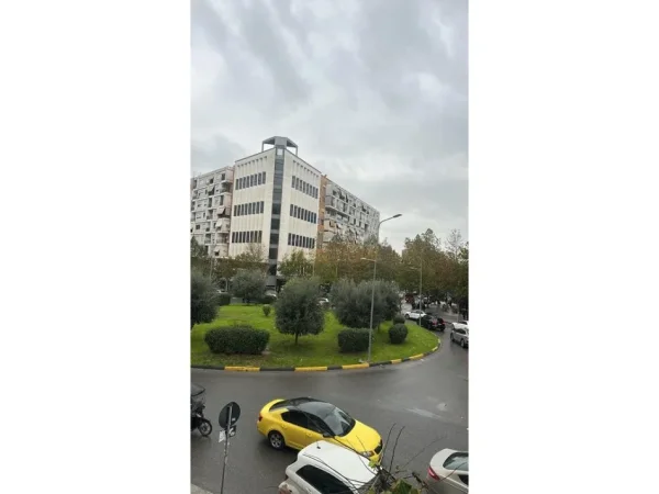 Tirane, jepet me qera ambjent biznesi Kati 1, 750 m² 7.000 € (Unaza e Re)