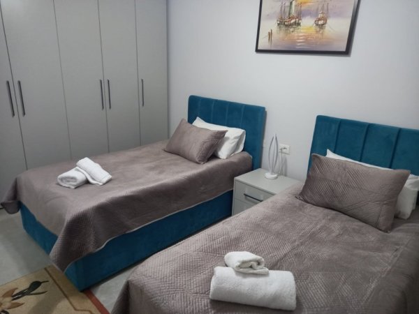 Tirane, jepet me qera apartament 2+1 Kati 7, 90 m² 1.200 € (Qendër)