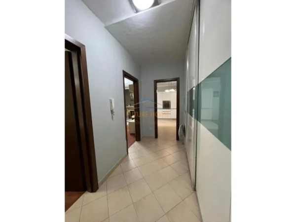 Qera , Apartament 1+1 , Pazari i Ri , Tirane 550 €