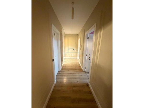 Tirane, shitet apartament 2+1+Ballkon Kati 2, 112 m² (Komuna e Parisit)