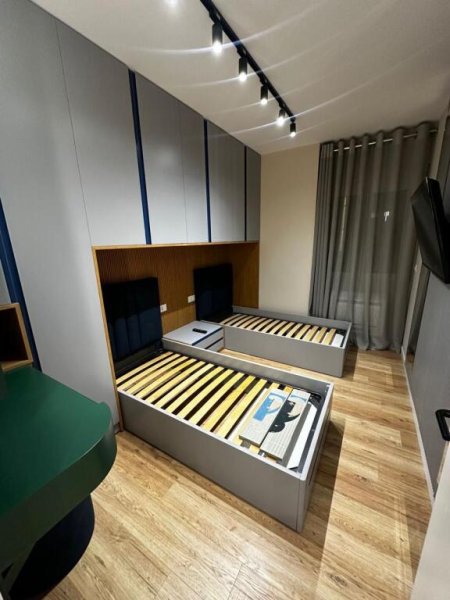 Tirane, jepet me qera apartament 2+1+Ballkon Kati 2, 110 m² 1.100 € (Kodra e Diellit)