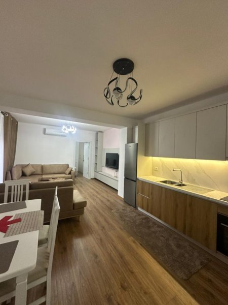 Tirane, jepet me qera apartament 2+1+Ballkon Kati 3, 110 m² 800 € (Kodra e diellit)