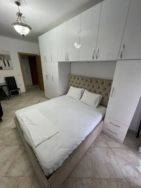 Tirane, jepet me qera garsonier 1+1 Kati 3, 500 €