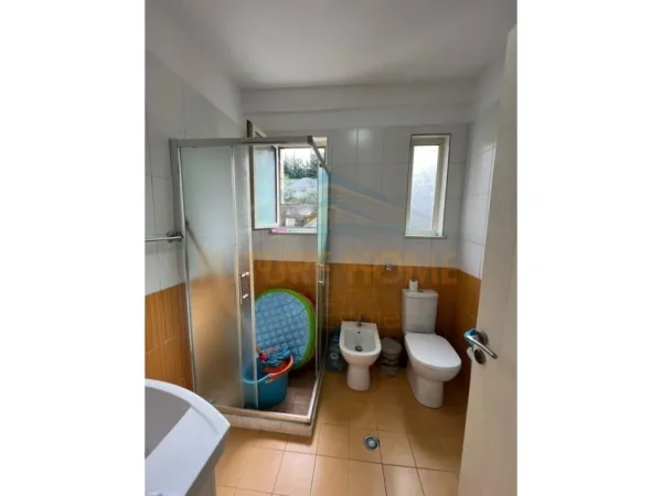 Tirane, jepet me qera apartament 2+1+Ballkon Kati 2, 96 m² 500 € (Fresk)