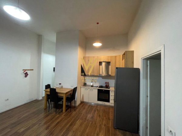 Tirane, jepet me qera apartament 2+1+Ballkon Kati 8, 105 m² 900 € (ZOGU I ZI)