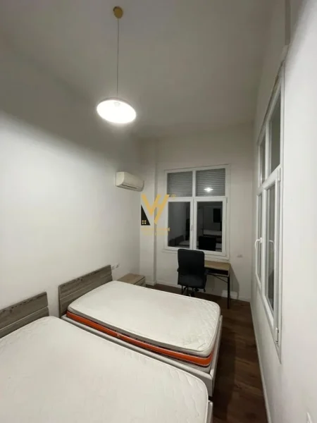Tirane, jepet me qera apartament 2+1+Ballkon Kati 8, 105 m² 900 € (ZOGU I ZI)