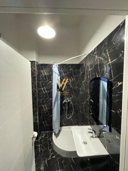 Tirane, jepet me qera apartament 2+1+Ballkon Kati 8, 105 m² 900 € (ZOGU I ZI)