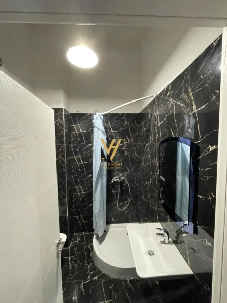 Tirane, jepet me qera apartament 2+1+Ballkon Kati 8, 105 m² 900 € (ZOGU I ZI)