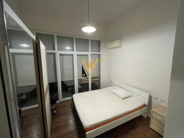 Tirane, jepet me qera apartament 2+1+Ballkon Kati 8, 105 m² 900 € (ZOGU I ZI)