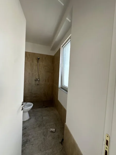 Tirane, shitet apartament 2+1+Ballkon Kati 3, 93 m² 238.000 € (Liqeni i Thate)