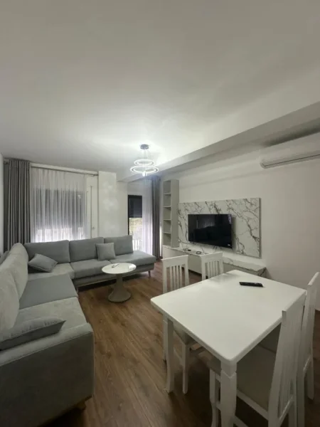 Tirane, jepet me qera apartament 1+1+Ballkon Kati 3, 81 m² 700 € (Kodra e Diellit)