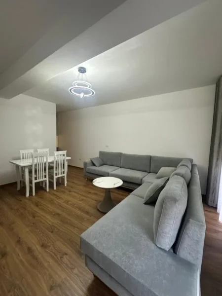 Tirane, jepet me qera apartament 1+1+Ballkon Kati 3, 81 m² 700 € (Kodra e Diellit)
