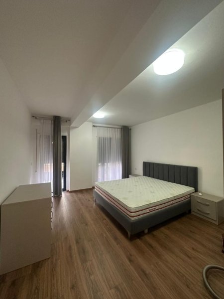 Tirane, jepet me qera apartament 1+1+Ballkon Kati 3, 81 m² 700 € (Kodra e Diellit)
