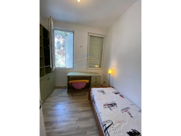 Qera, Apartament 3+1, Rezidenca ‘Kodra e Diellit 1’, Tiranë. 600 €