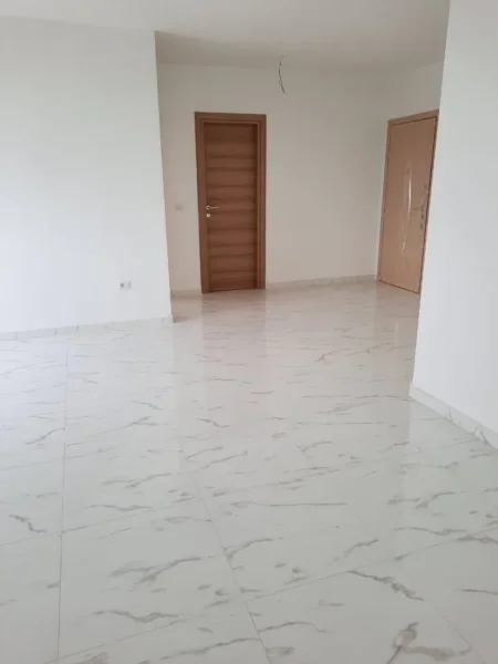 Tirane, jepet me qera zyre Kati 7, 67 m² 700 € (STADIUMI DINAMO)