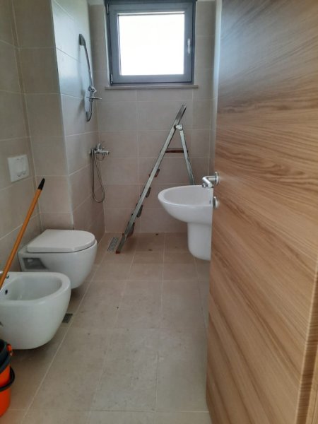 Tirane, jepet me qera zyre Kati 7, 67 m² 700 € (STADIUMI DINAMO)