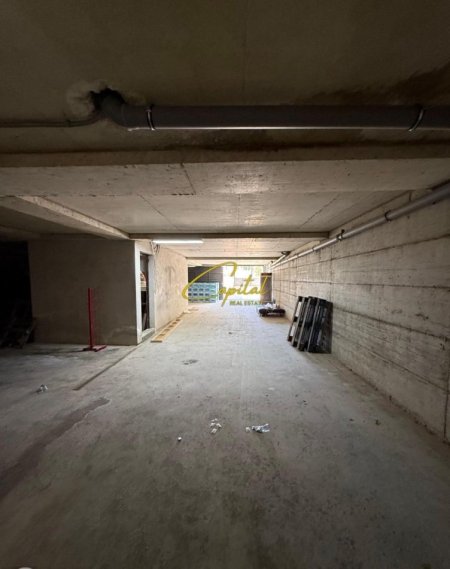 Tirane, jepet me qera magazine Kati -1, 200 m² 500 € (KOMBINAT)