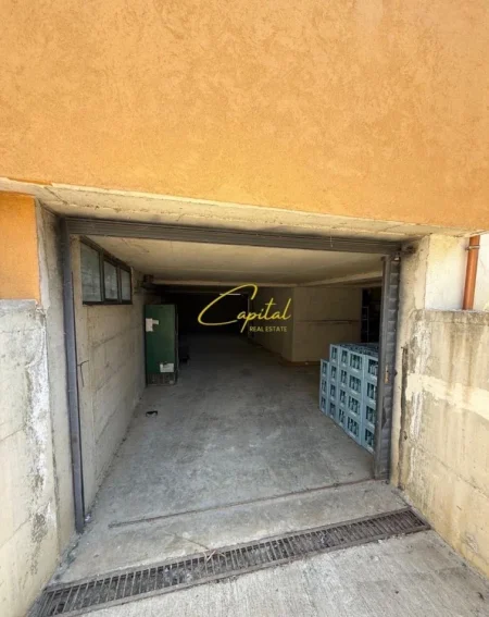 Tirane, jepet me qera magazine Kati -1, 200 m² 500 € (KOMBINAT)