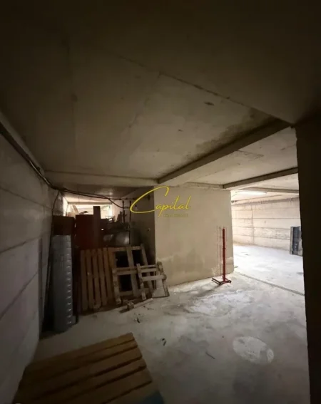 Tirane, jepet me qera magazine Kati -1, 200 m² 500 € (KOMBINAT)