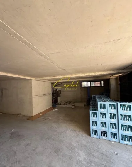 Tirane, jepet me qera magazine Kati -1, 200 m² 500 € (KOMBINAT)