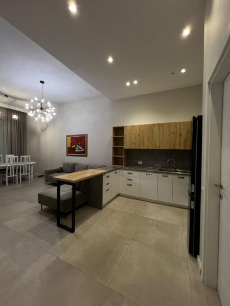 Tirane, shitet apartament 2+1+Ballkon Kati 2, 136 m² 224.000 € (Kodra e Diellit)