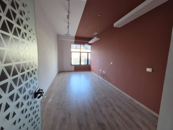 Tirane, shitet ambjent biznesi Kati 3, 150 m² (Rruga Kavajës)