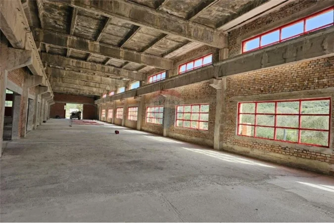 Vlore, jepet me qera magazine , 6.000 m² 350 € (Rruga Vlorē-Peshkëpi Rruga Demokracia, Vlorë)