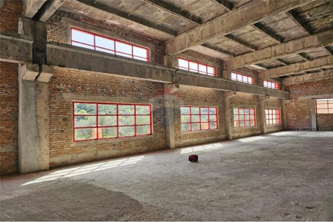 Vlore, jepet me qera magazine , 6.000 m² 350 € (Rruga Vlorē-Peshkëpi Rruga Demokracia, Vlorë)