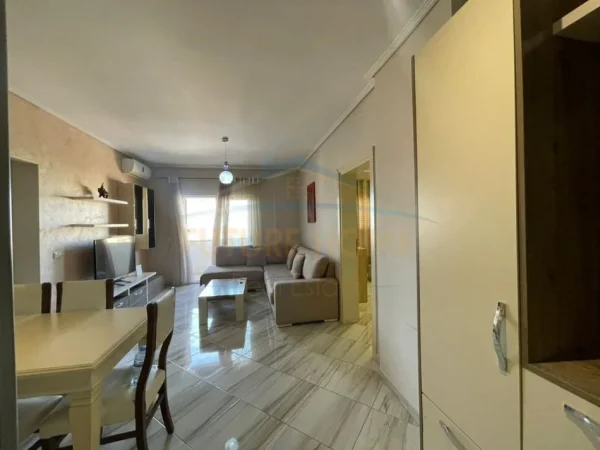 Tirane, jepet me qera apartament 2+1+Ballkon Kati 9, 95 m² 750 € (Myslym Shyri)