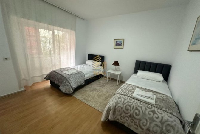 Tirane, shitet apartament 3+1+Ballkon Kati 1, 106 m² 175.000 € (Rruga Vllazen Huta)