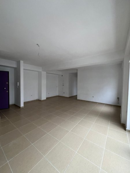 Tirane, shitet apartament 2+1+Ballkon Kati 3, 93 m² 163.000 € (Kodra e Diellit)
