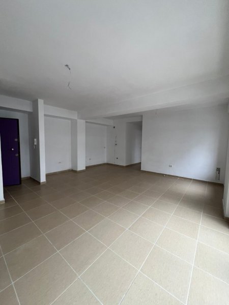 Tirane, shitet apartament 2+1+Ballkon Kati 3, 93 m² 163.000 € (Kodra e Diellit)