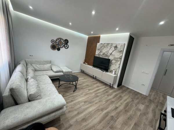 Tirane, jepet me qera apartament 2+1 Kati 4, 800 € 