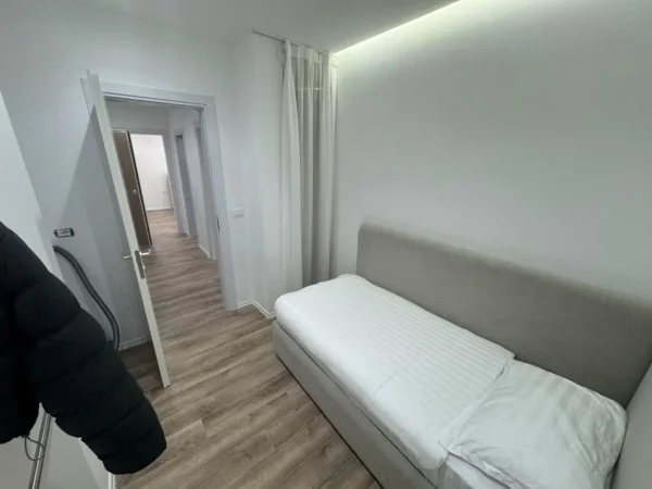 Tirane, jepet me qera apartament 2+1 Kati 4, 800 € 