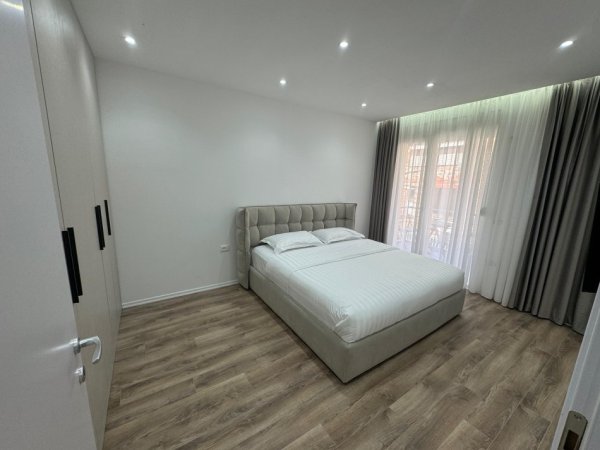 Tirane, jepet me qera apartament 2+1 Kati 4, 800 € 