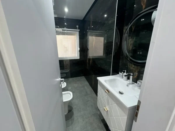 Tirane, jepet me qera apartament 2+1 Kati 4, 800 € 