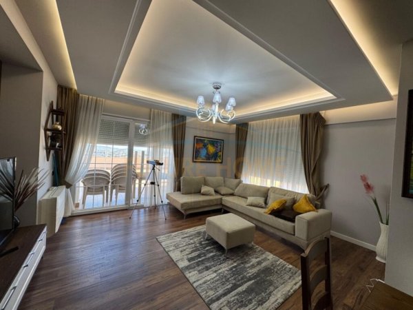 Kavaje, shitet 3+1 Kati 8, 150 m² 175.000 € 