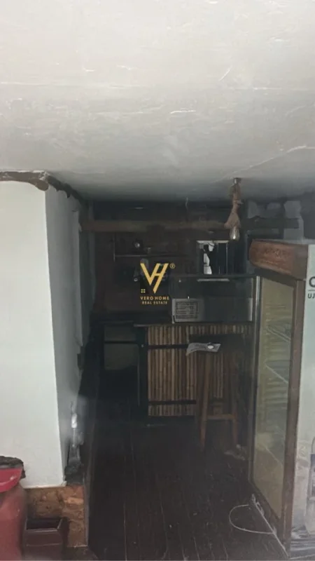 Tirane, jepet me qera ambjent biznesi Kati 0, 34 m² 700 € (KOMUNA E PARISIT)