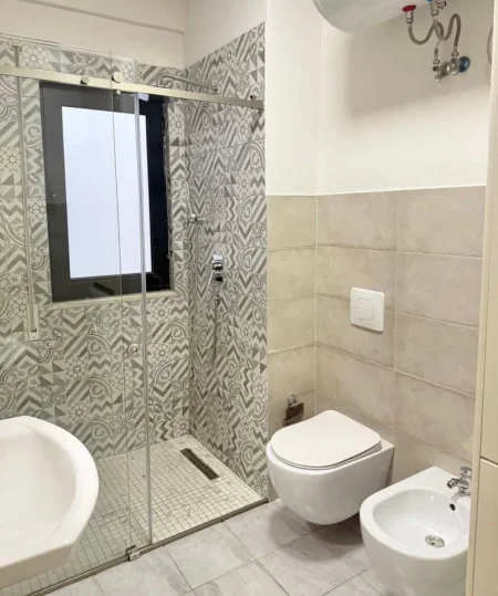 Tirane, shitet apartament 1+1 Kati 4, 72 m²