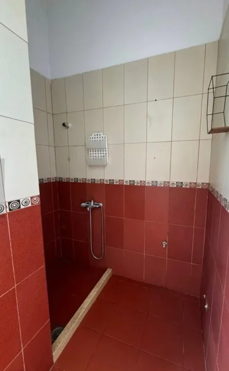 Tirane, jepet me qera apartament 1+1+Ballkon Kati 1, 65 m² 550 € 