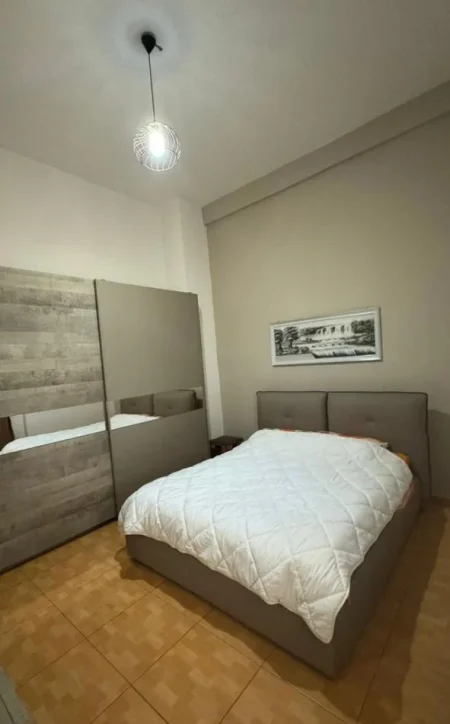 Tirane, jepet me qera apartament 1+1+Ballkon Kati 1, 65 m² 550 € 