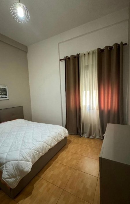Tirane, jepet me qera apartament 1+1+Ballkon Kati 1, 65 m² 550 € 